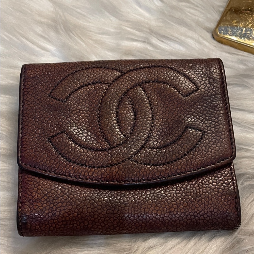 CHANEL Vintage Brown Quilted Caviar Leather Compact Wallet with CC Logo - Picture 8 of 17